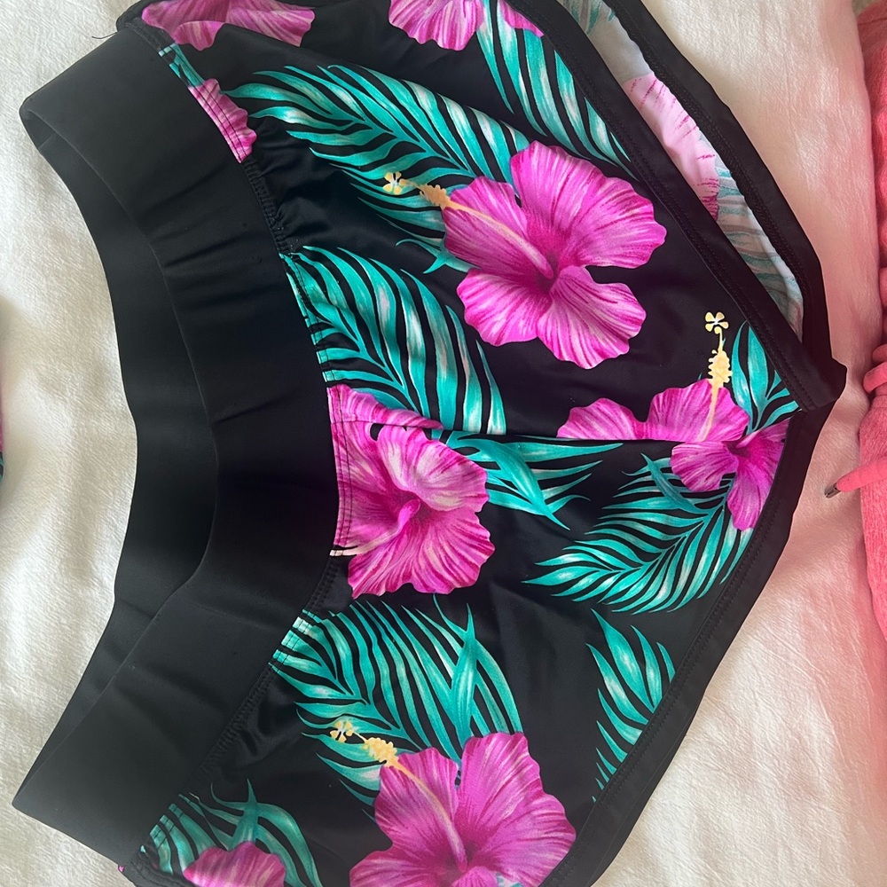 Body Glove: Size S, Floral Black and Pink Swim Shorts
